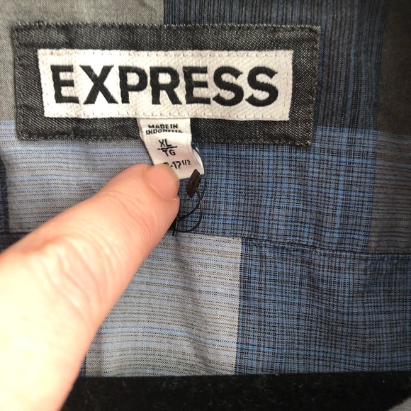NWOT Men’s Express button down. - Picture 2 of 2